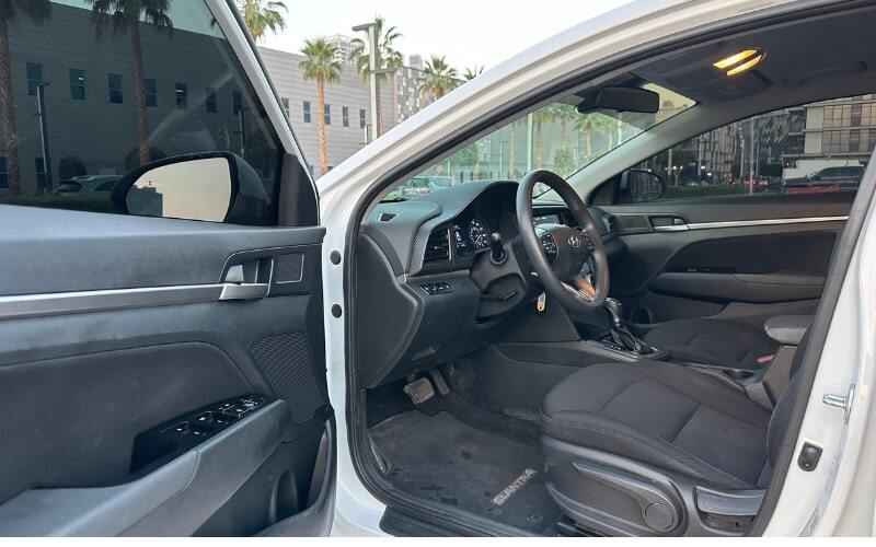 Hyundai Elantra 2019 renta