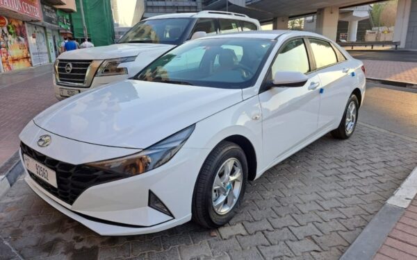 Hyundai Elantra 2023 car rental Dubai