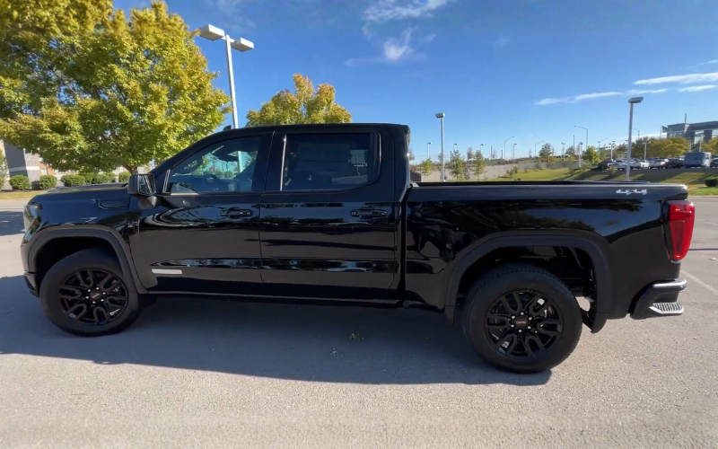 Hire GMC Sierra 2022 in Dubai