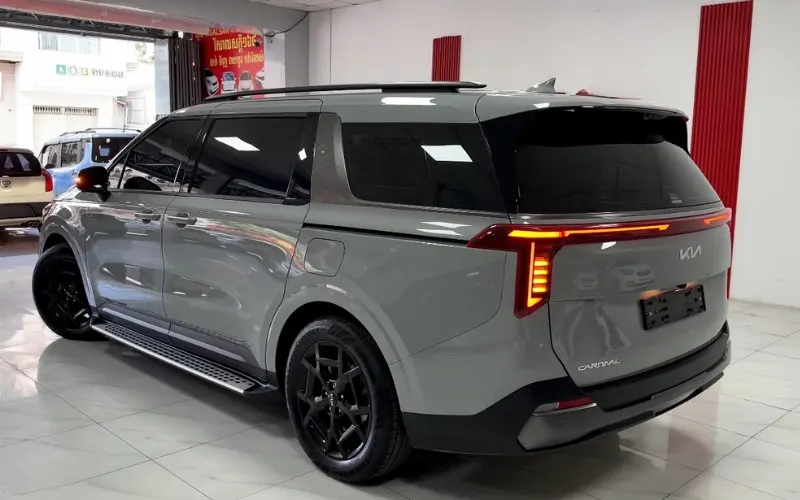 Affordable Kia Carnival 2024 rental