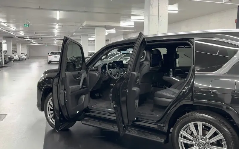 Affordable Lexus LX600 2023 rental