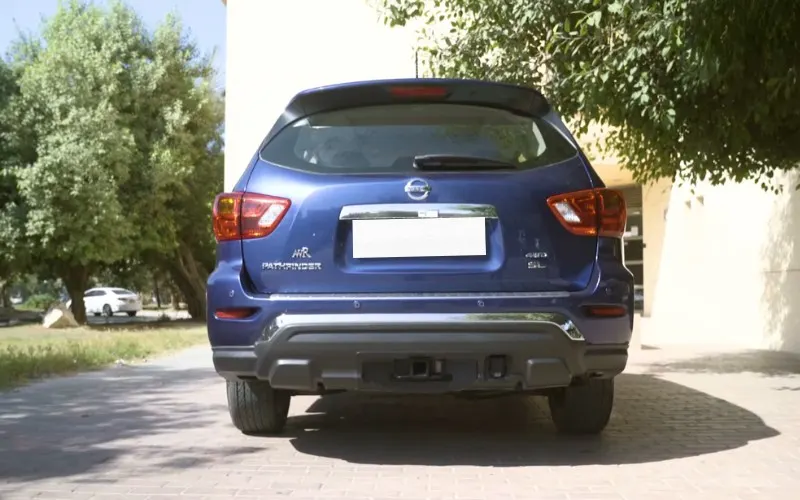 Affordable Nissan Pathfinder 2018 car rental