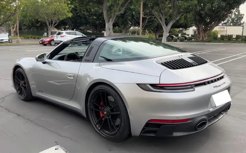 Affordable Porsche 911 Targa 4 GTS Spyder 2022 rental