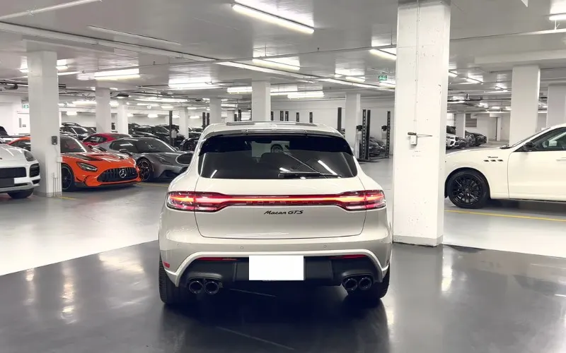 Affordable Porsche Macan 2022 car rental