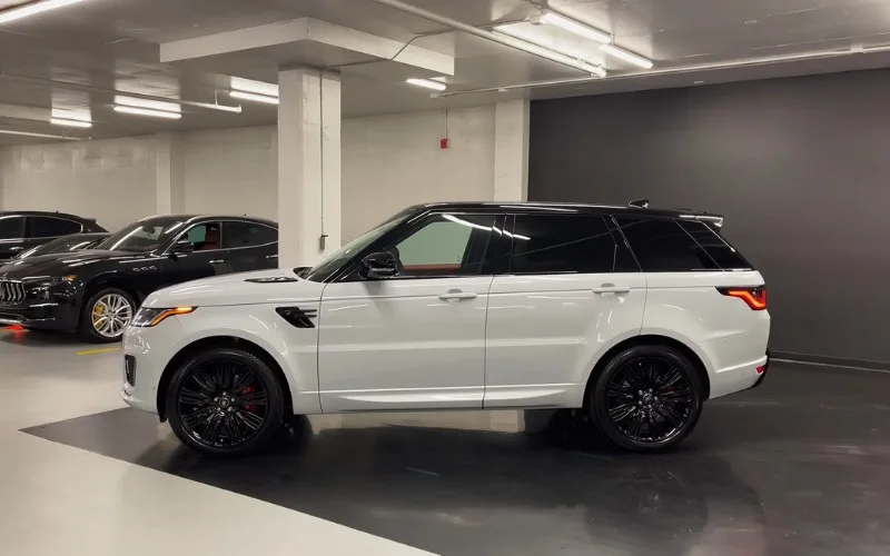 Affordable Range Rover Sport SE 2022 car rental