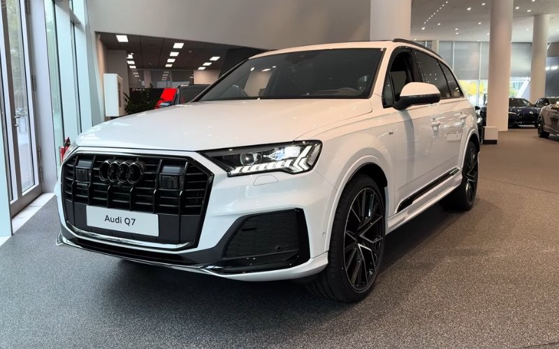 Audi Q7 2023 for rent