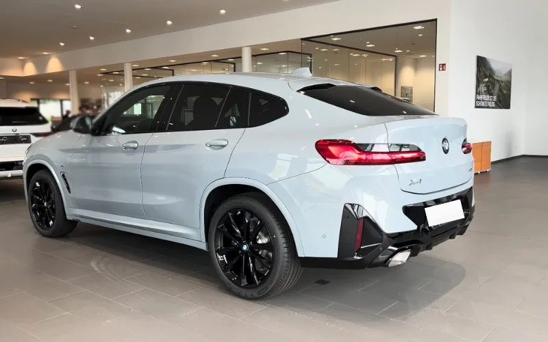 BMW X4 2022 car hire Dubai