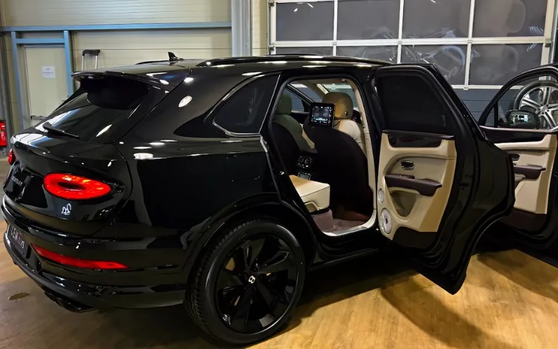 Bentley Bentayga 2023 for rent