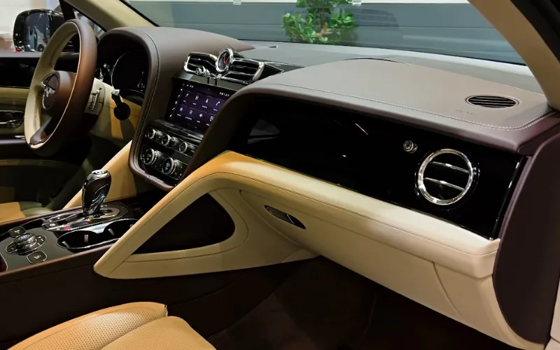 Bentley Bentayga 2023 premium SUV rental