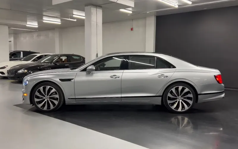 Bentley Flying Spur 2021 airport pickup Dubai