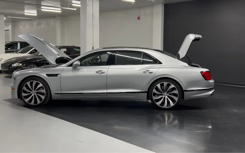 Bentley Flying Spur 2021 with driver