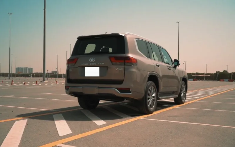 Best Toyota Land Cruiser VXR 2023 rental deals