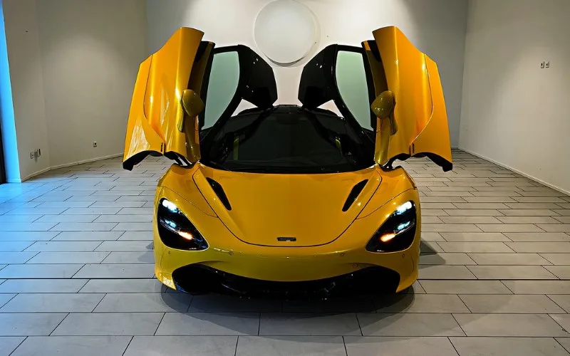 Dubai McLaren 720S driving experience