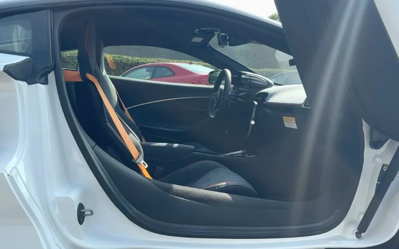 Exotic car rental McLaren Artura Spider