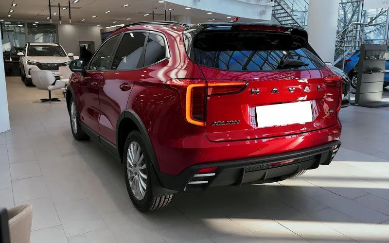 Haval Jolion for rent near Dubai Marina