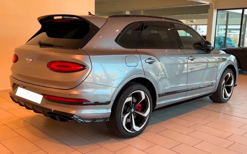 Hire Bentley Bentayga 2022 in Dubai