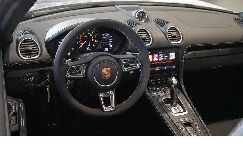 Hire Porsche Boxster 718 2022 in UAE