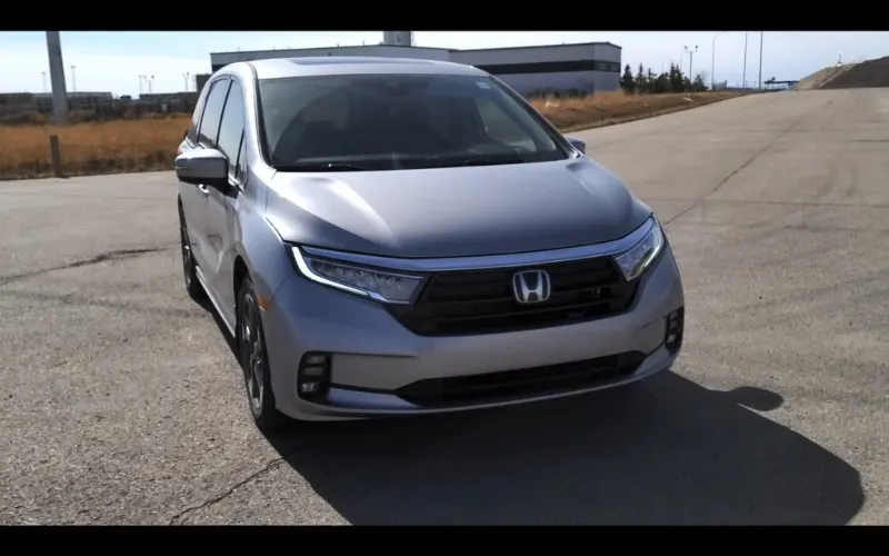 Honda Odyssey 2022 7 seater rental Dubai
