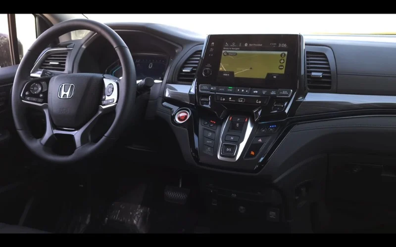 Honda Odyssey 2022 minivan rental Dubai