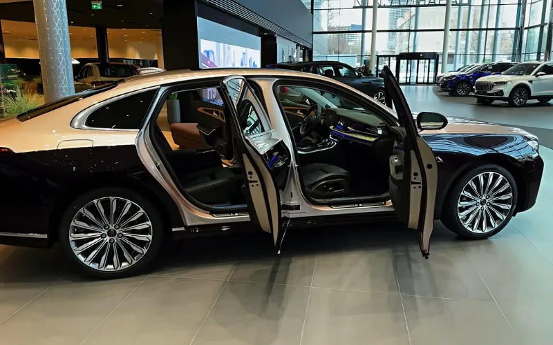 Hongqi H9 2023 rent in UAE