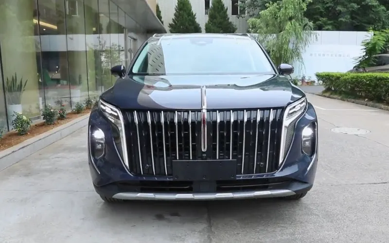 Hongqi HS7 luxury SUV for rent