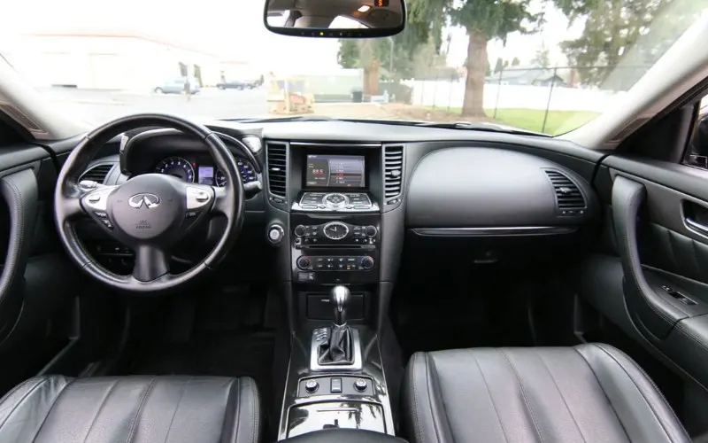 Infiniti QX70 2018 SUV for rent Dubai