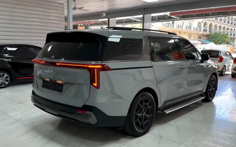 Kia Carnival 2024 for rent