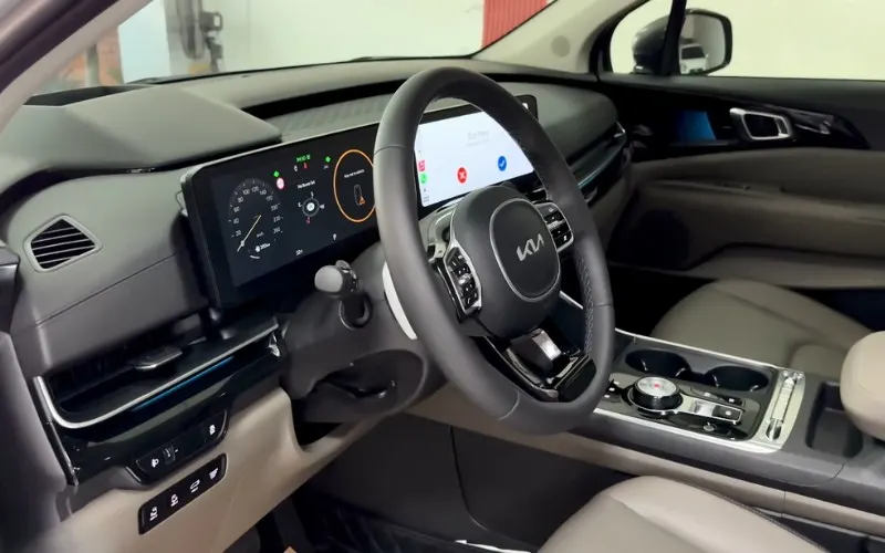 Kia Carnival daily rental Dubai