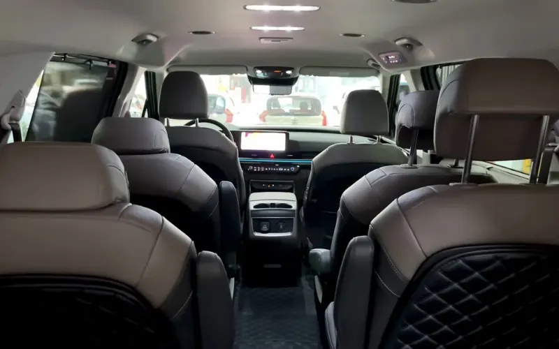 Kia Carnival luxury van hire