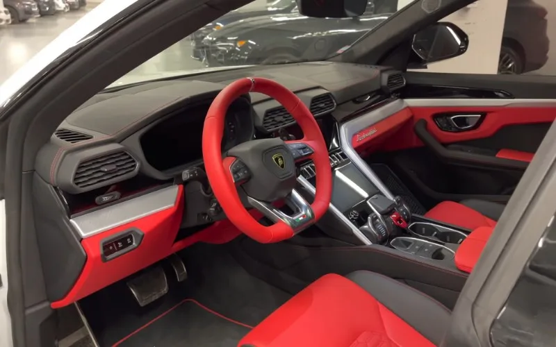 Lamborghini Urus 2020 for rent