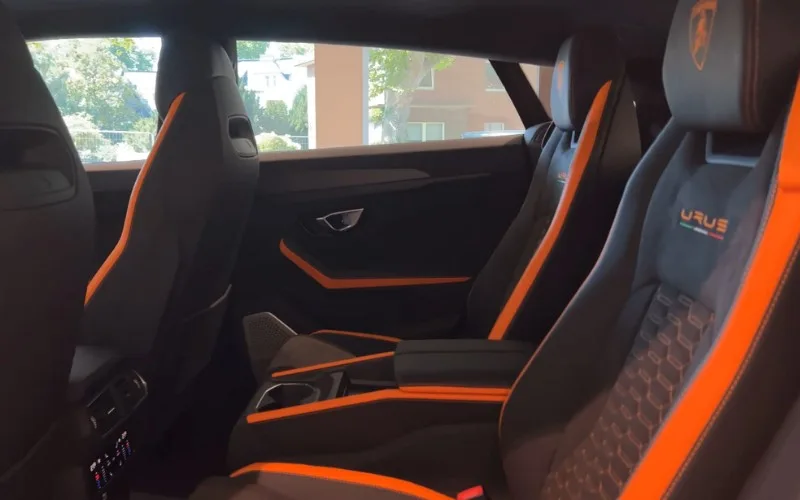 Lamborghini Urus 2023 with driver