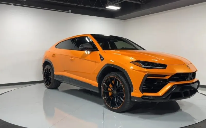 Lamborghini Urus Graphite Capsule 2022 airport rental