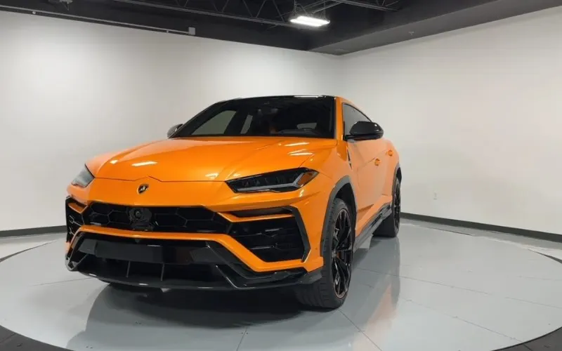 Lamborghini Urus Graphite Capsule 2022 rental UAE