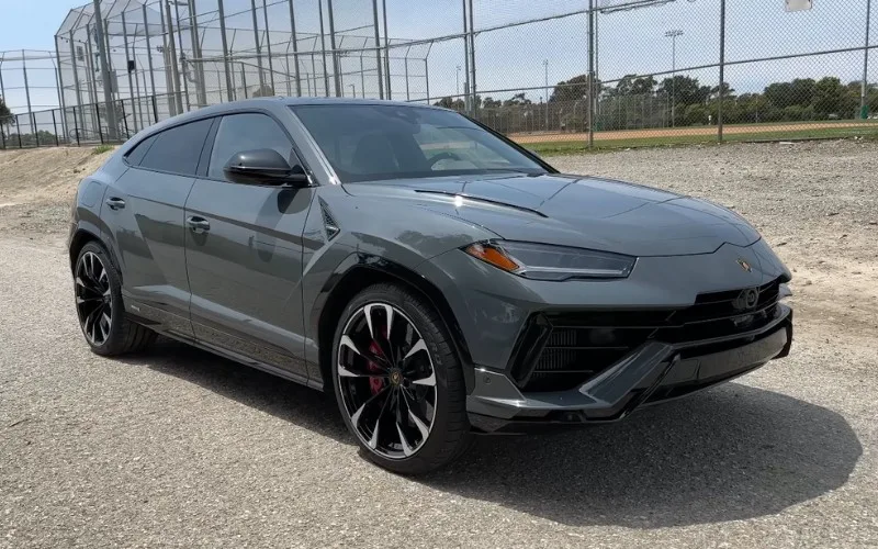 Lamborghini Urus S 2023 airport car hire