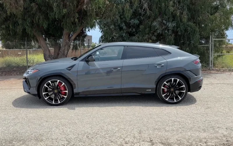 Lamborghini Urus S 2023 for rent