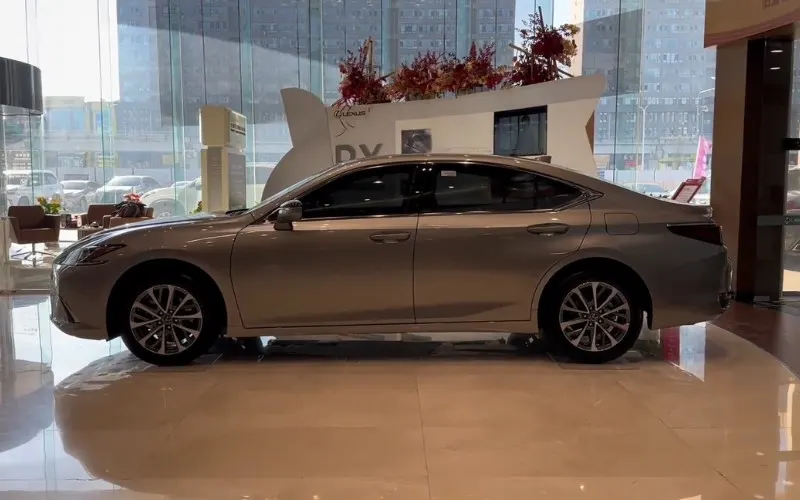 Lexus ES200 2019 self drive Dubai
