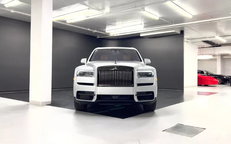 Luxury Rolls Royce Cullinan 2022 car rental