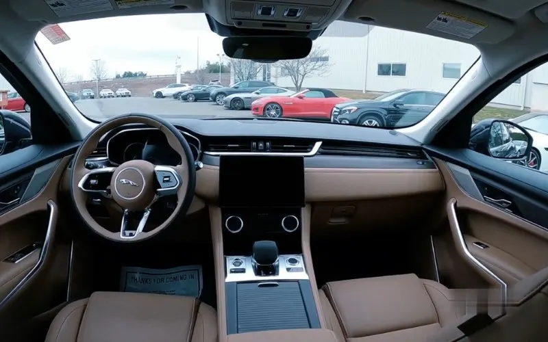 Luxury SUV Jaguar F-Pace 2023