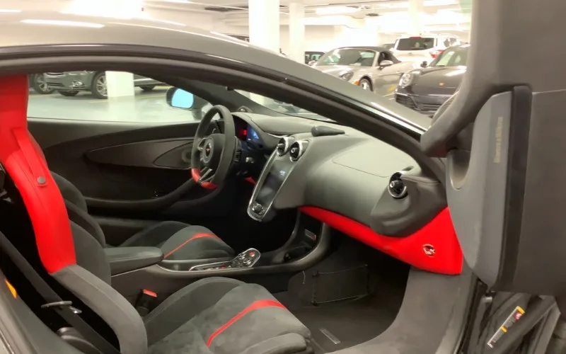 Luxury car rental McLaren 570S Spyder