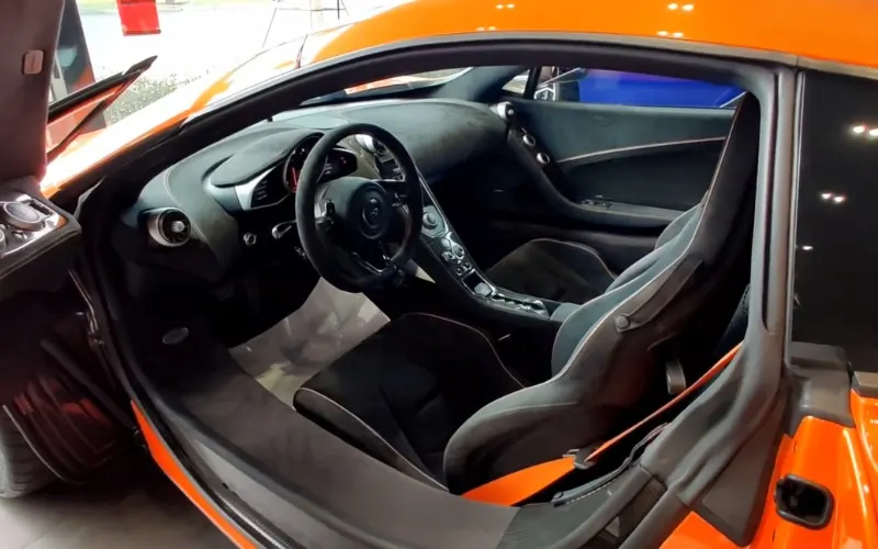 Luxury car rental McLaren 650S