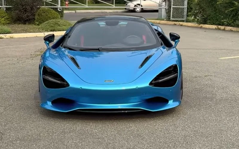 Luxury car rental McLaren 750S Spider