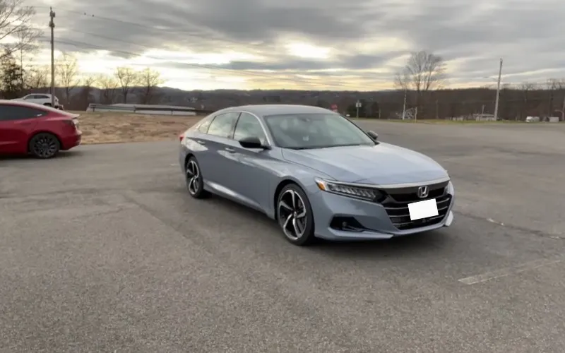 Luxury sedan rental Honda Accord 2022