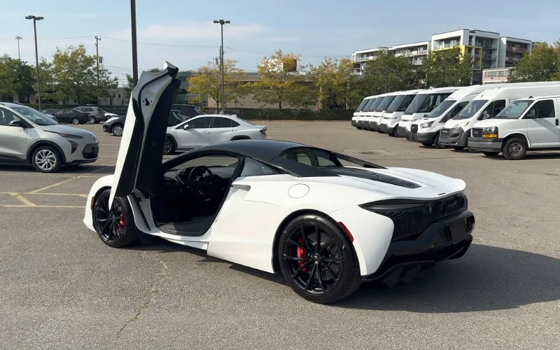 McLaren Artura Spider daily rental UAE