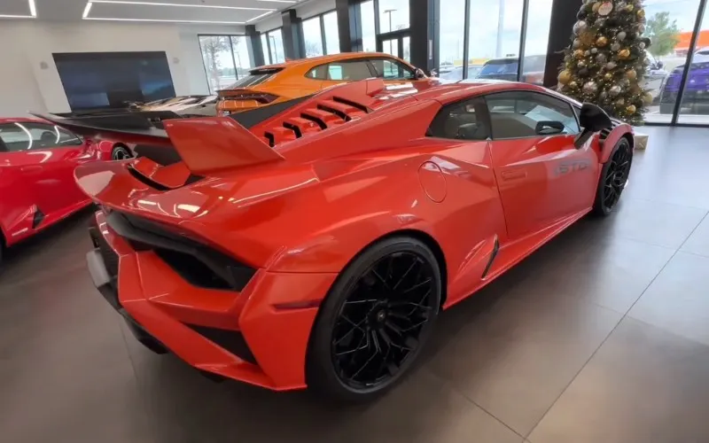 Monthly Lamborghini Huracan 2022 rental Dubai