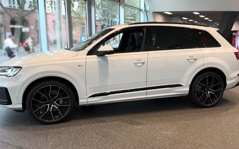 Rent Audi Q7 2023 Dubai