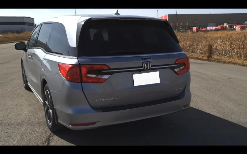 Rent Honda Odyssey 2022 with driver Dubai