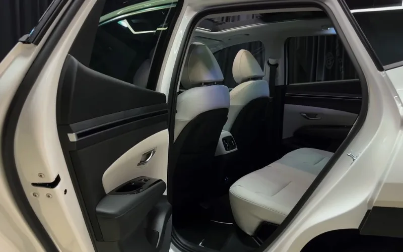 Rent Hyundai Tucson 2022 with driver