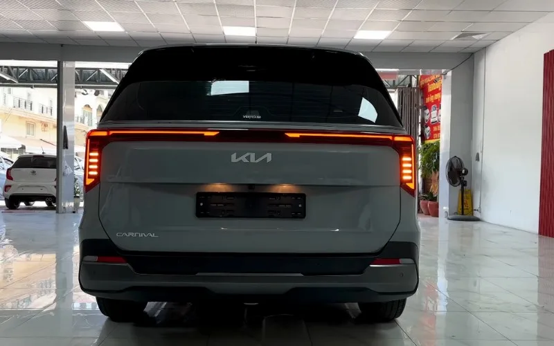 Rent Kia Carnival without deposit