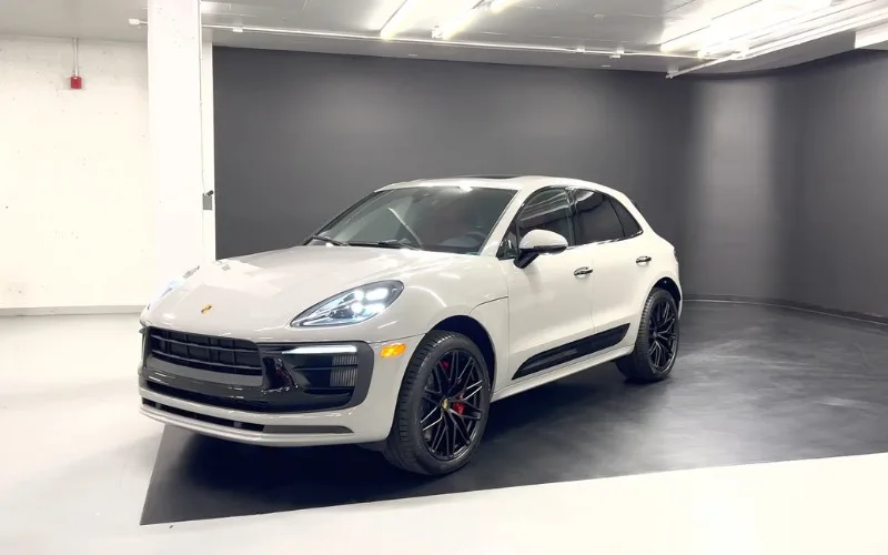 Rent Porsche Macan 2022 in Dubai