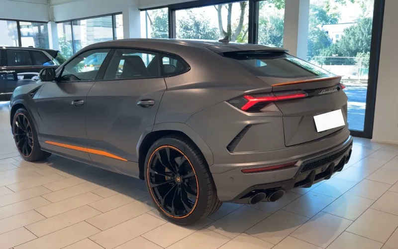 Rent Urus Graphite Capsule 2023without deposit